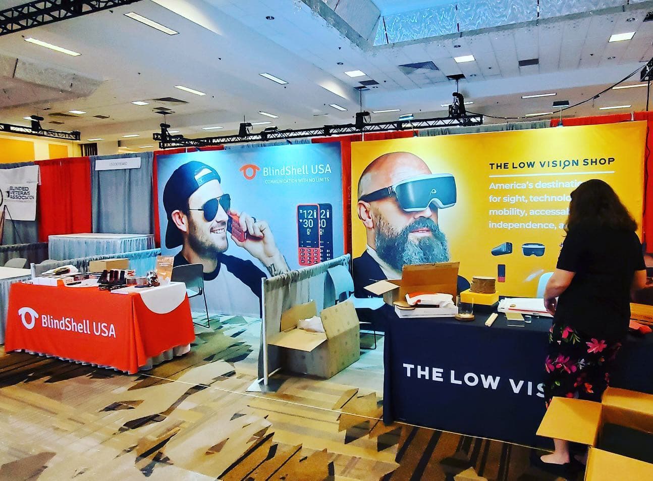 Trade show backdrop and display built by ExpoNet USA