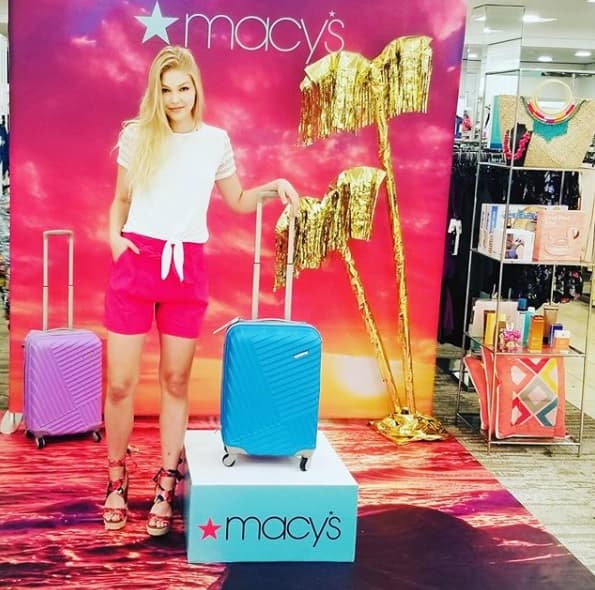 Trade show backdrop and display built by ExpoNet USA